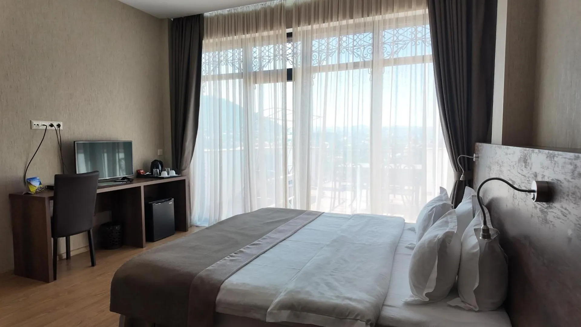 Metekhi Line Hotel Τυφλίδα 4*,