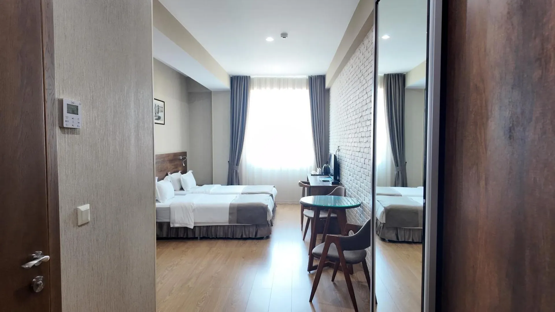 Metekhi Line Hotel Τυφλίδα 4*,
